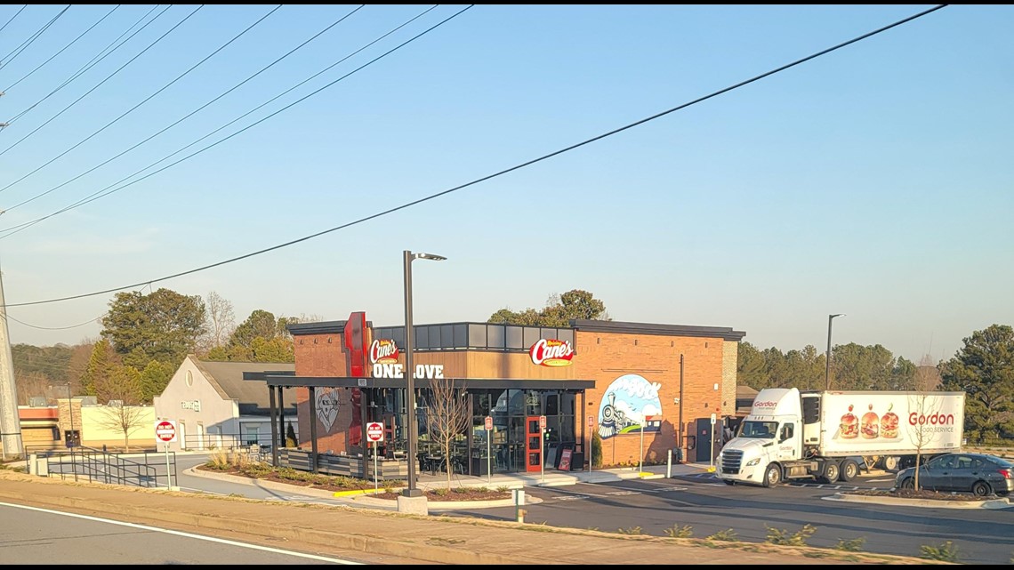 Raising Cane's opens in Woodstock