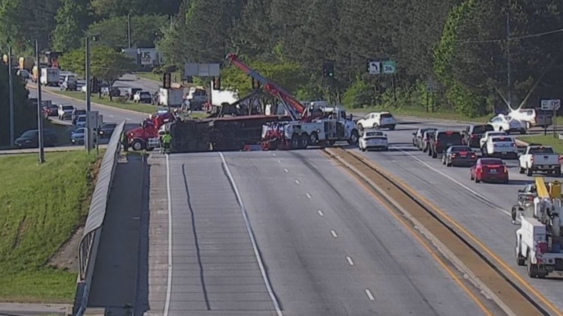 Crash on Sugarloaf Parkway near 316 | Overturned truck | 11alive.com