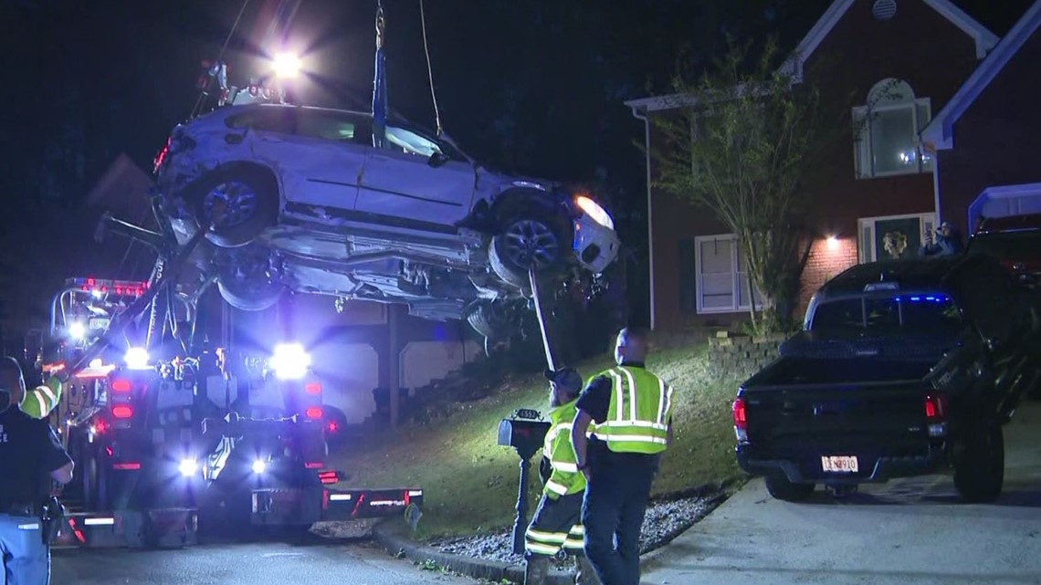 Cobb County news car crashes into family home Kennesaw/Acworth - Vimarsana News