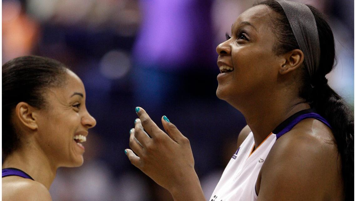 Former Georgia women's basketball star, WNBA champion Kara Braxton dies at 43