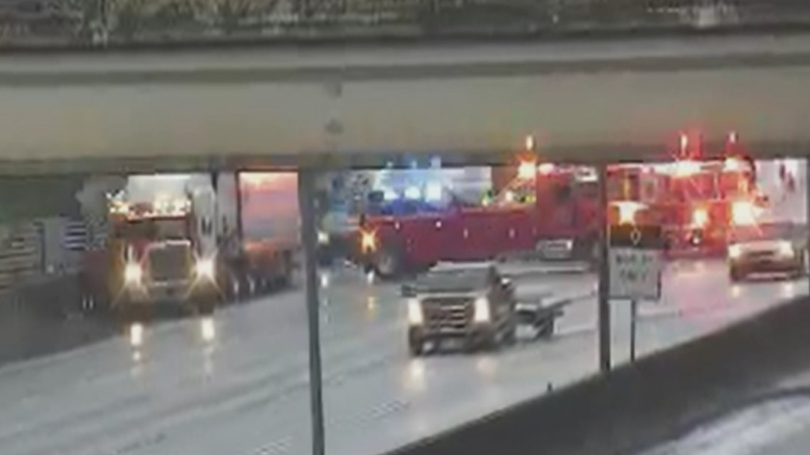 I75 southbound crash near Peachtree Battle Lanes reopened