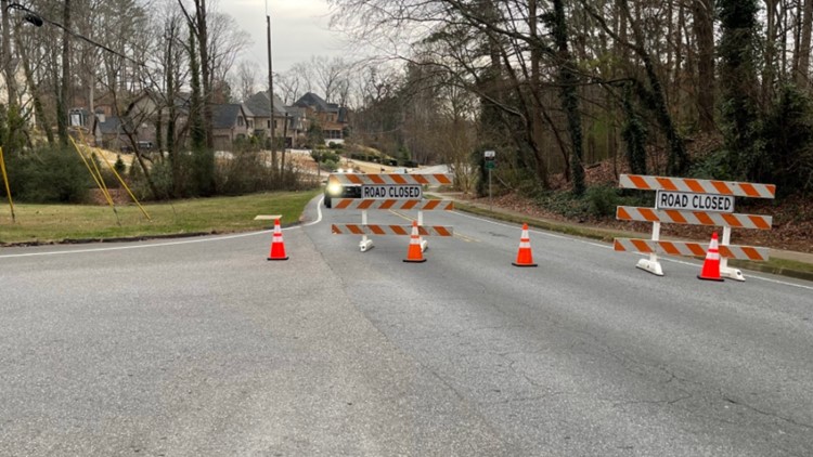 Drivers encouraged to avoid area in Roswell due to gas leak