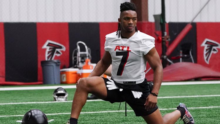 Bijan Robinson practices with Falcons | First look