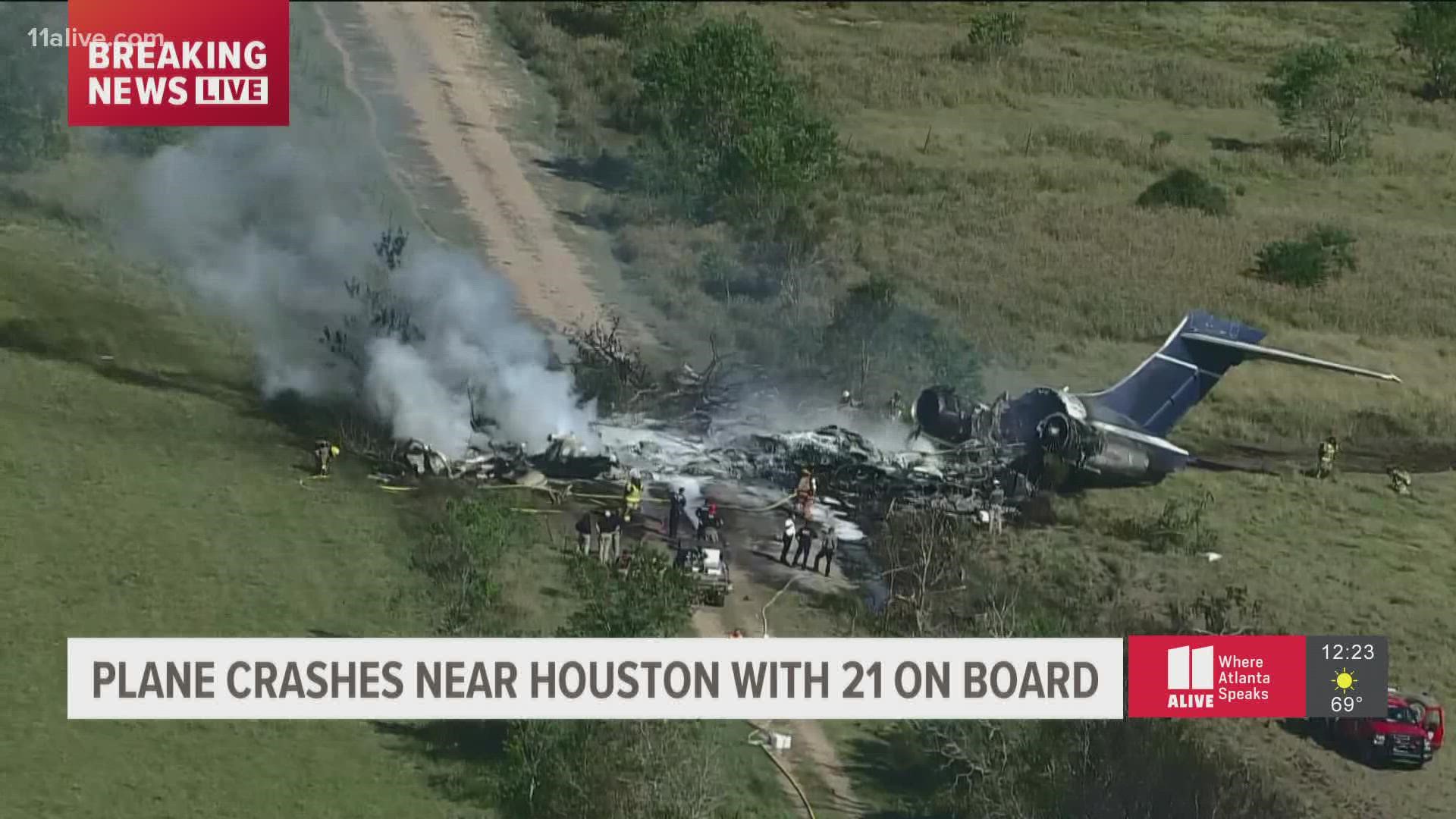 Plane crashes near Houston with nearly 21 people on board everyone survives