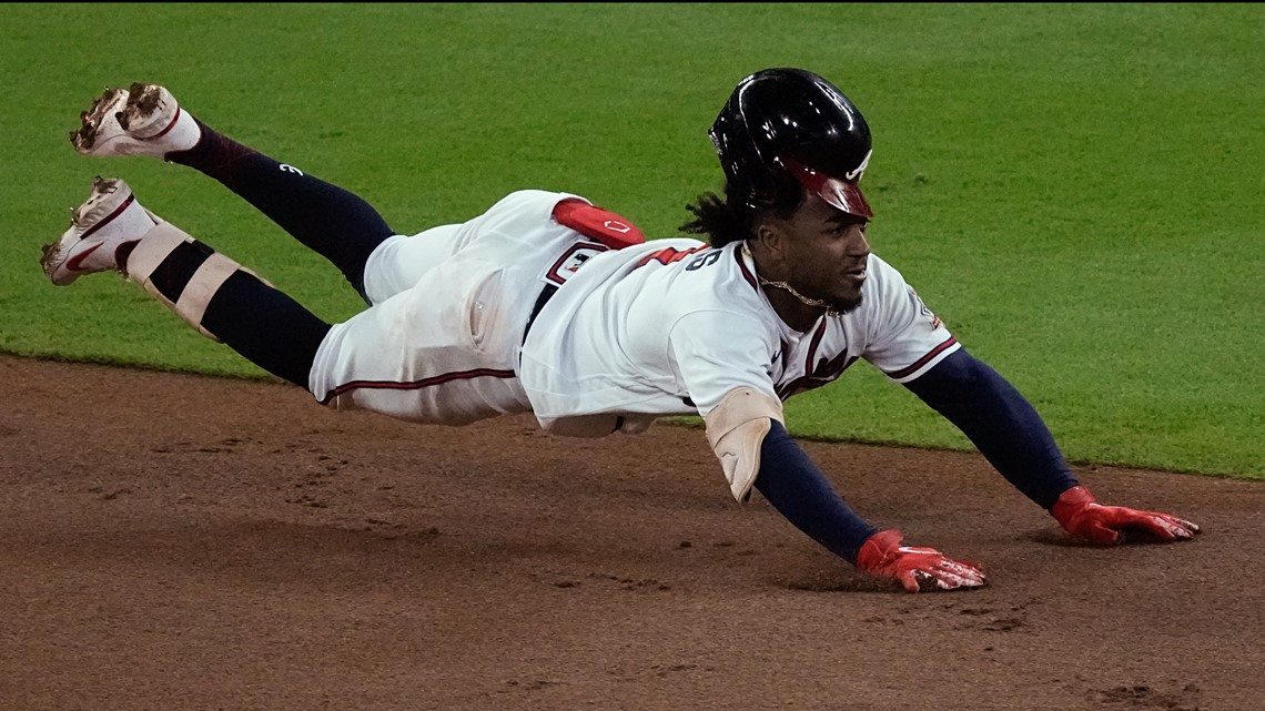 Ozzie Albies gets America free Taco Bell tacos after stealing base