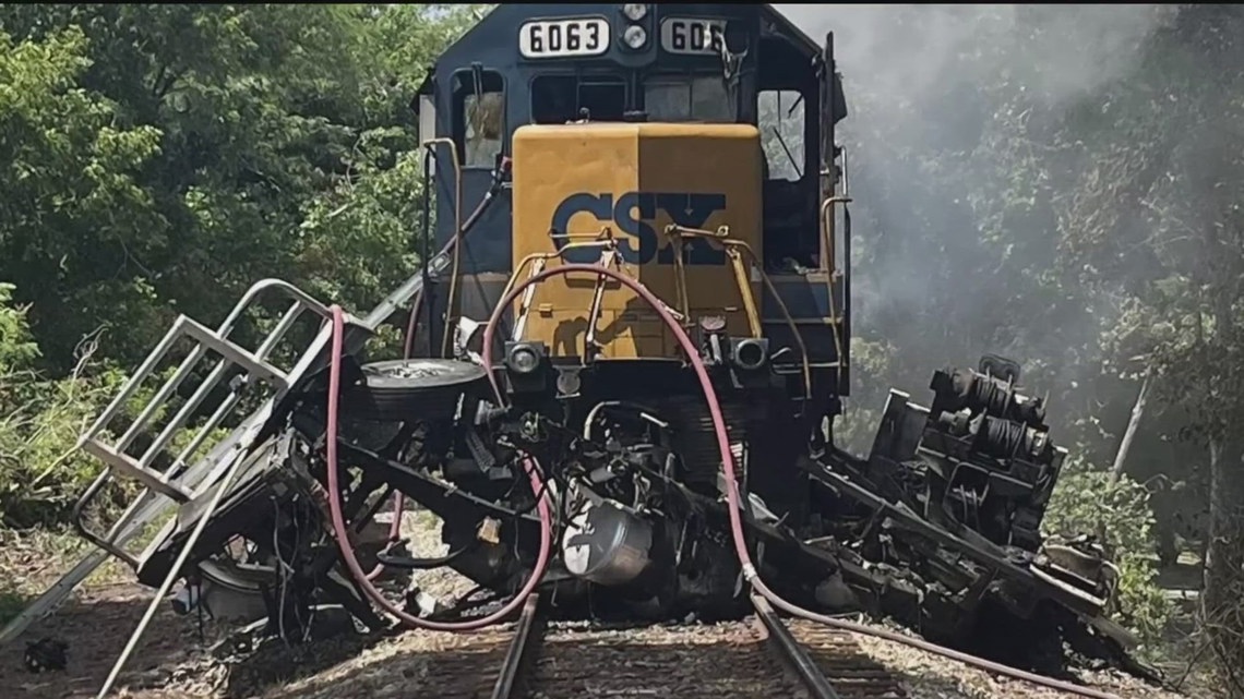 Semi truck train collision injures - E7faf176 D454 4de4 A181 813e1c0dd87e 1140x641