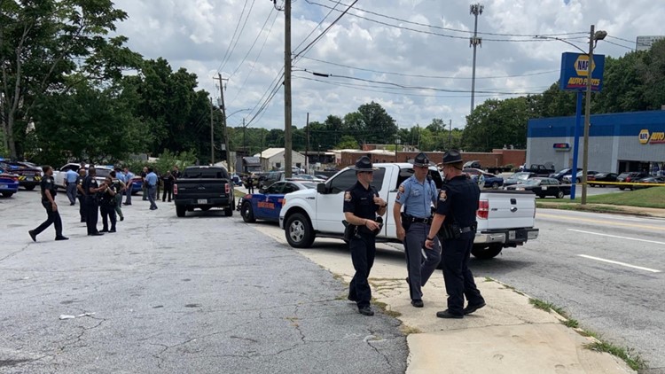 Tense scene unfolds near busy Atlanta intersection; police say man wanted in homicide case dead
