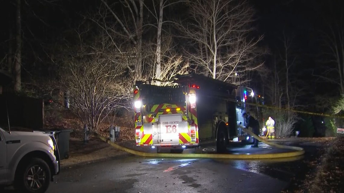 Mother killed, child injured in Powder Springs house fire