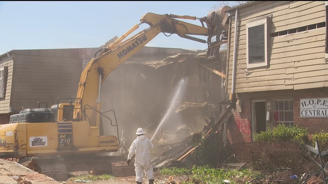 Problematic apartment complex torn down in Atlanta | 11alive.com