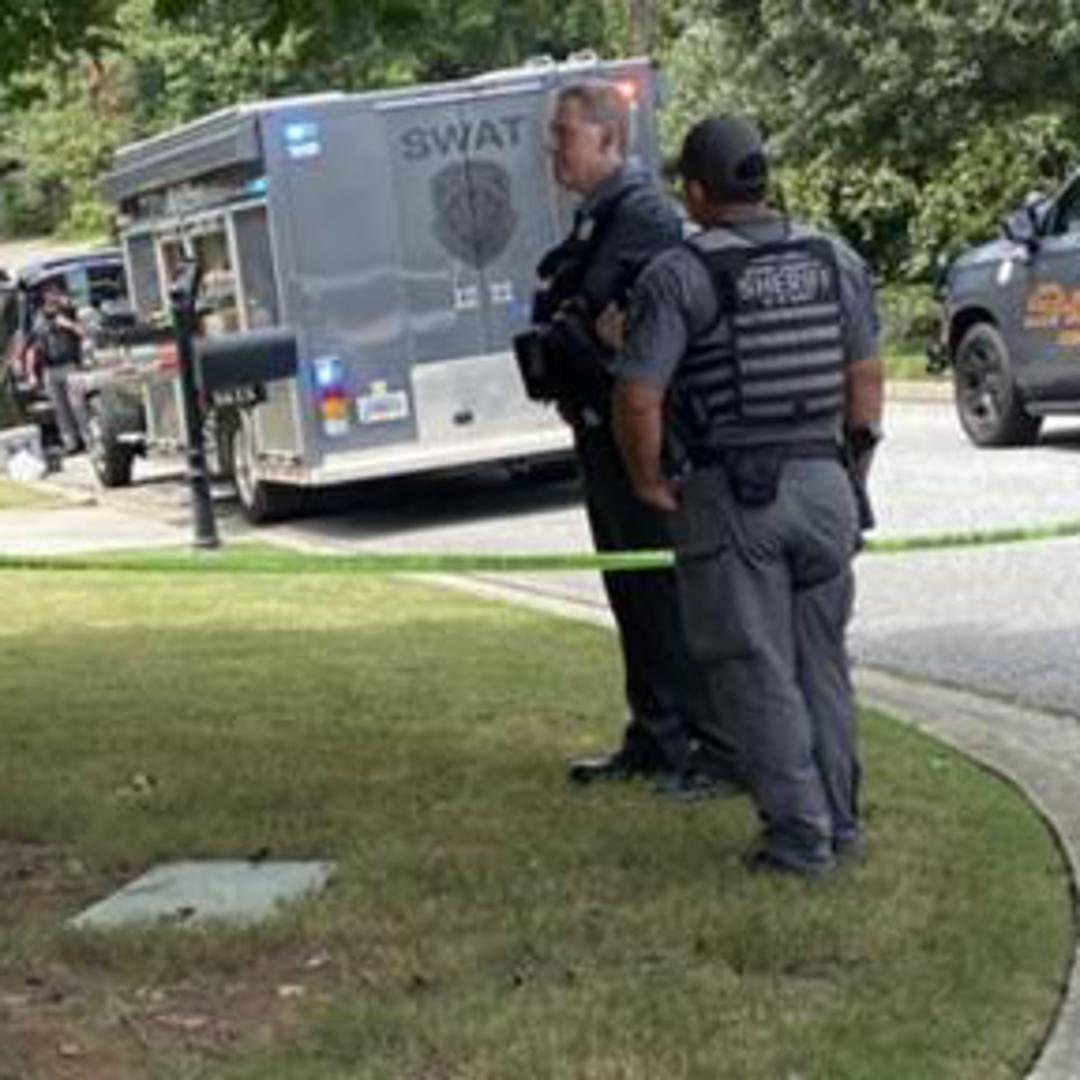 Cobb County SWAT standoff at Retreat at Vinings Lake | 11alive.com