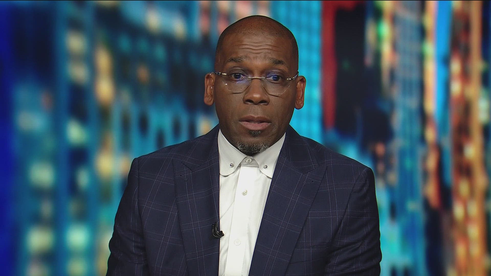 Atlanta pastor Jamal Bryant calls for partial boycott of Dollar General