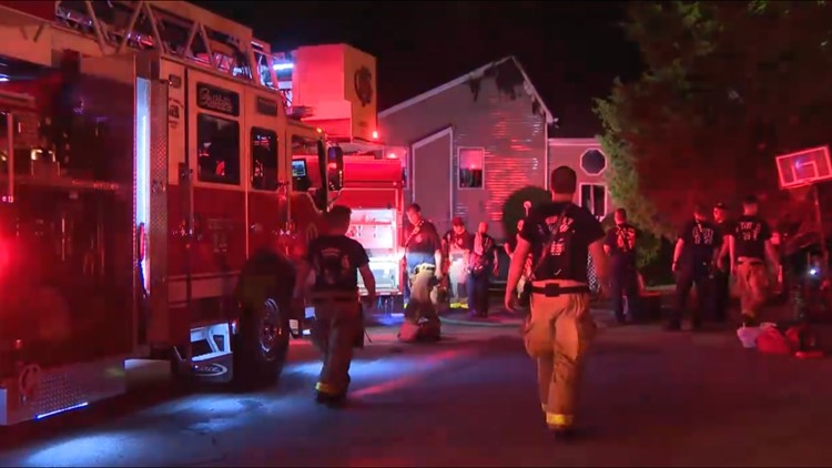 Cobb County fire crews battle blaze at Marietta home