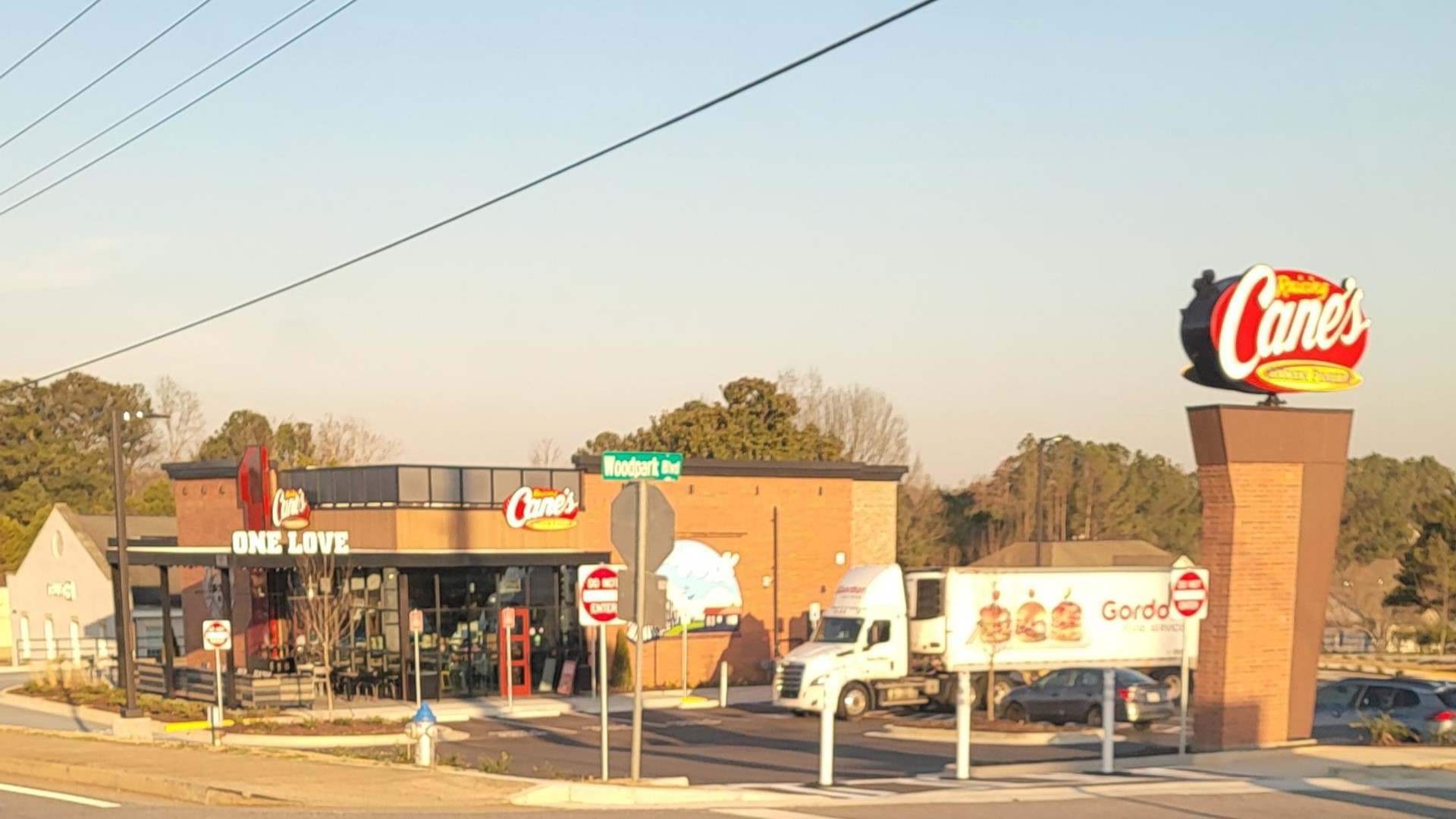 Raising Cane's opens in Woodstock