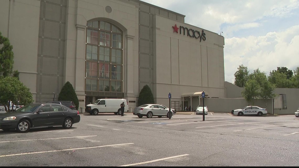 Macy's worker shot in Atlanta mall robbery