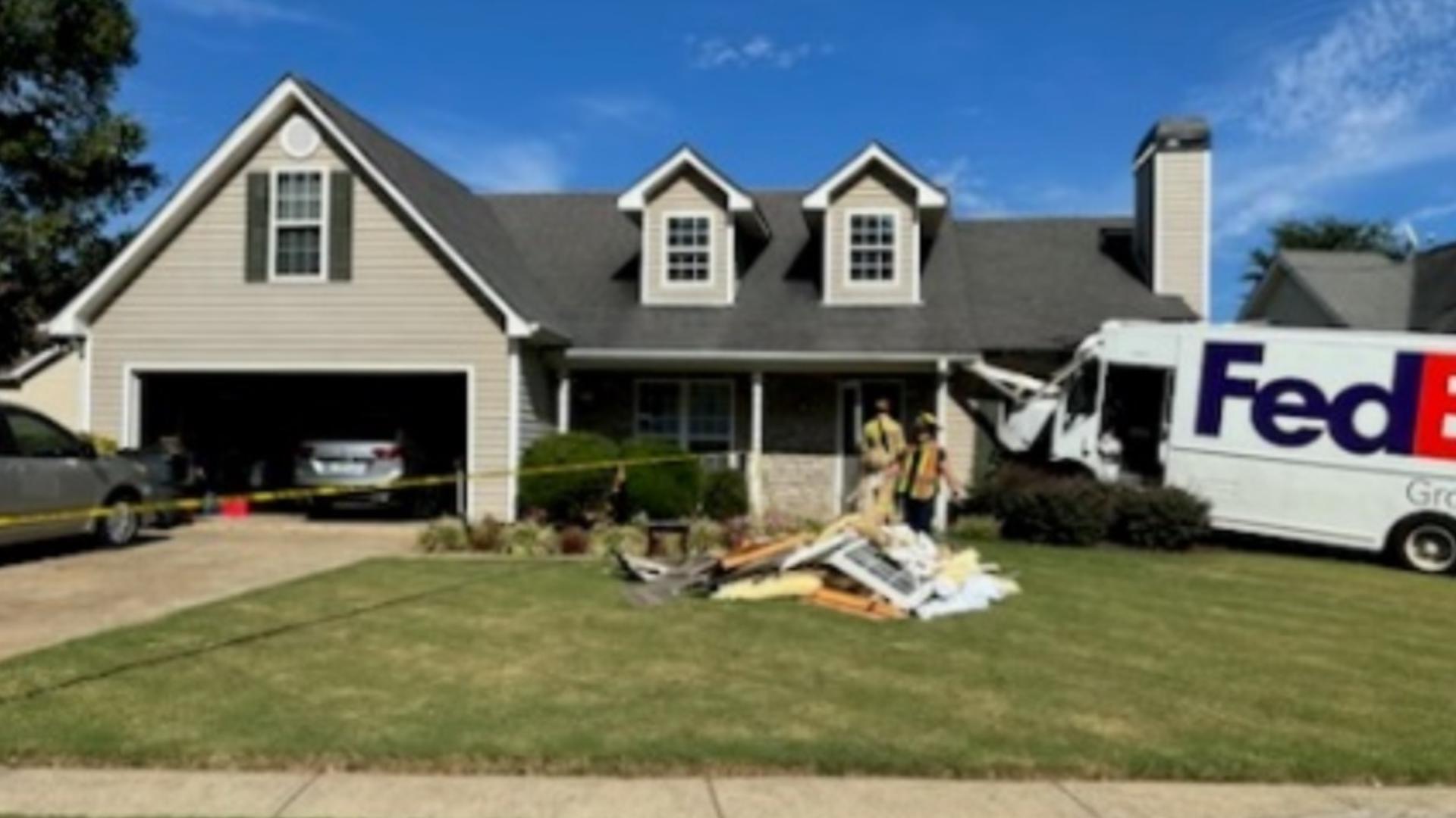 FedEx truck slams into Gwinnett County home | 11alive.com