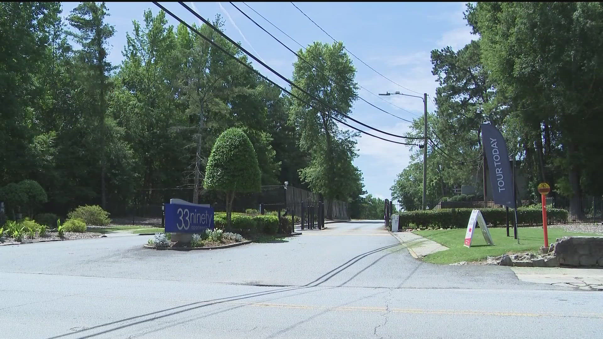 18-year-old shot and killed at Fairburn Road apartment | 11alive.com