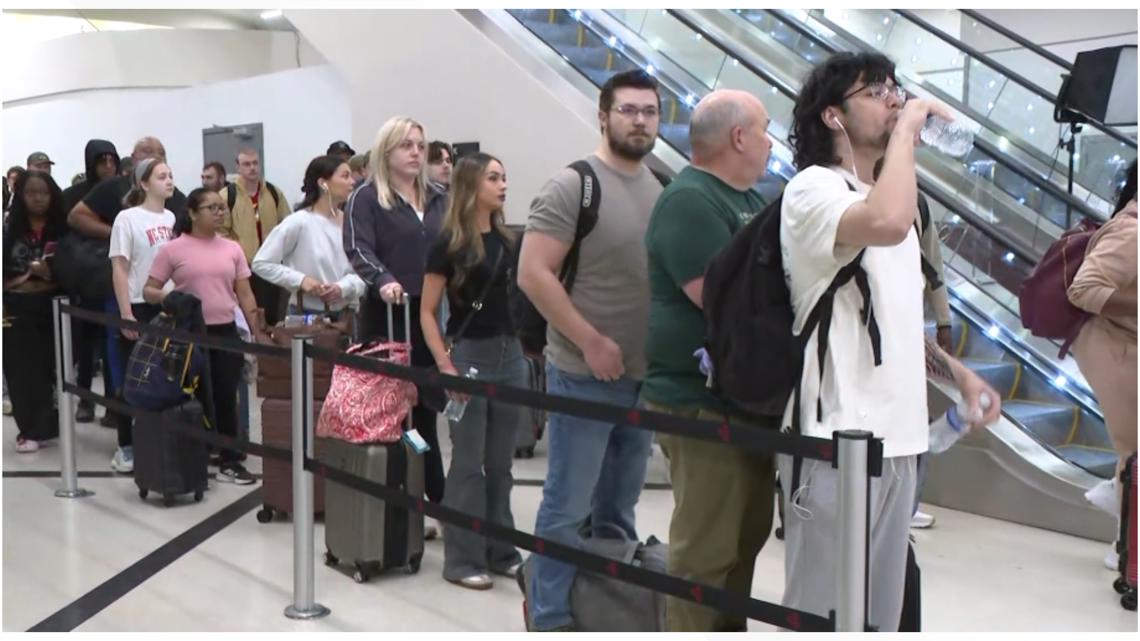 Atlanta TSA security lines feeling the Friday crunch