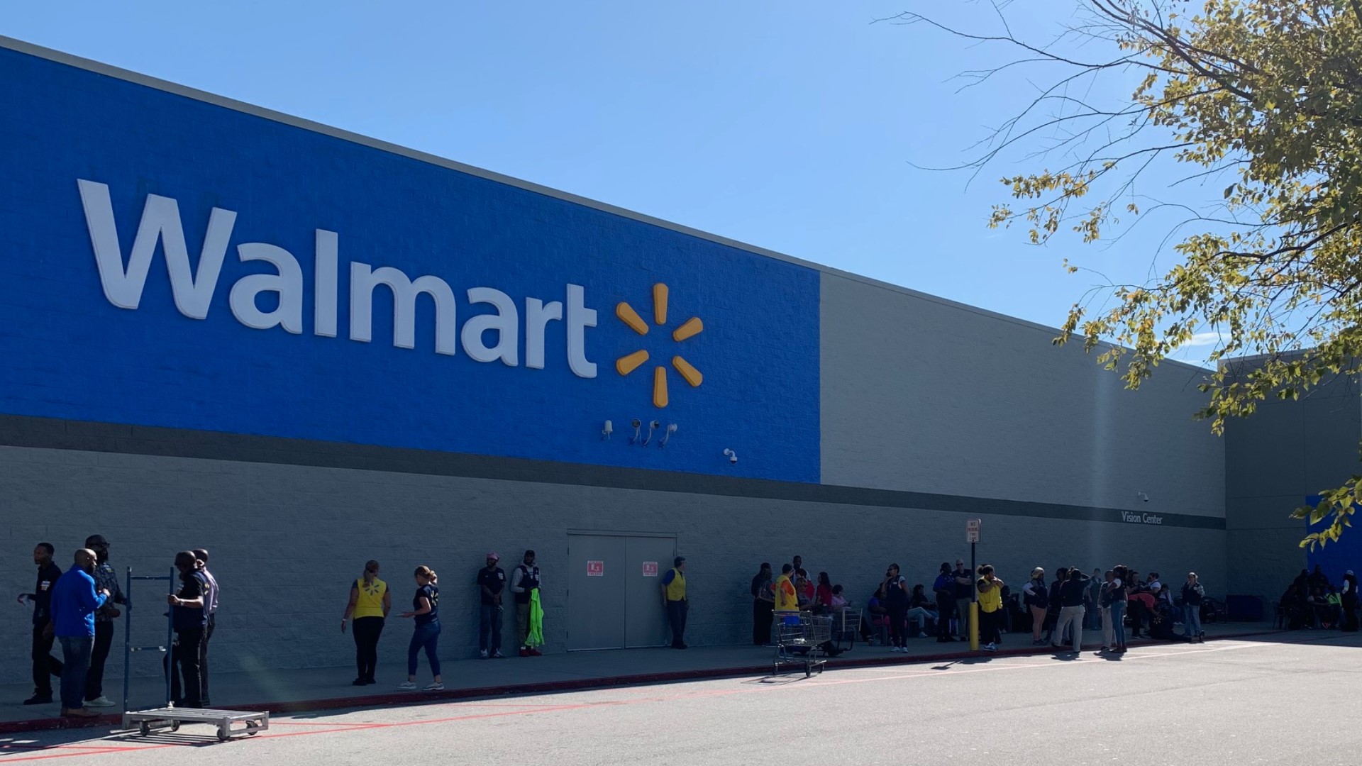 douglasville-walmart-person-stabbed-11alive