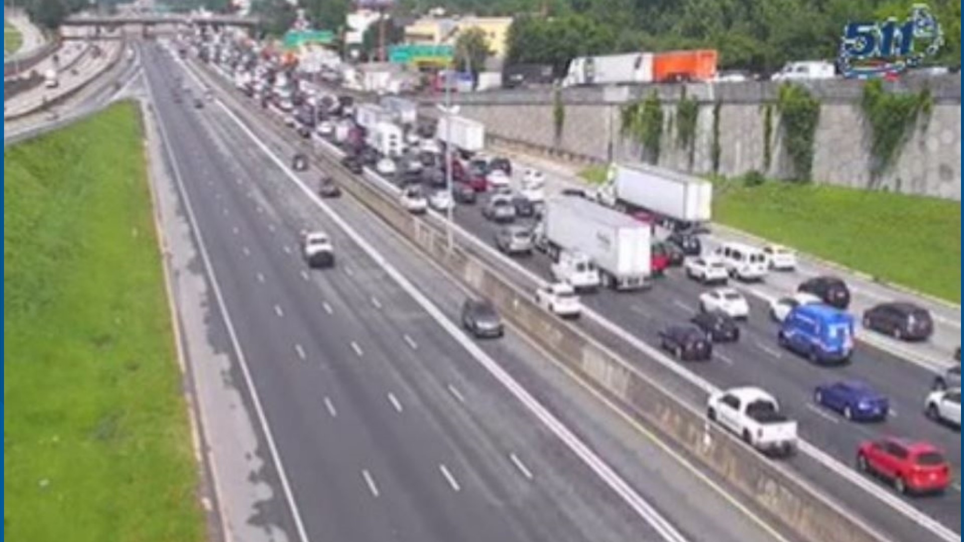 Crash shuts down all lanes on I-85 South near I-285 West | 11alive.com