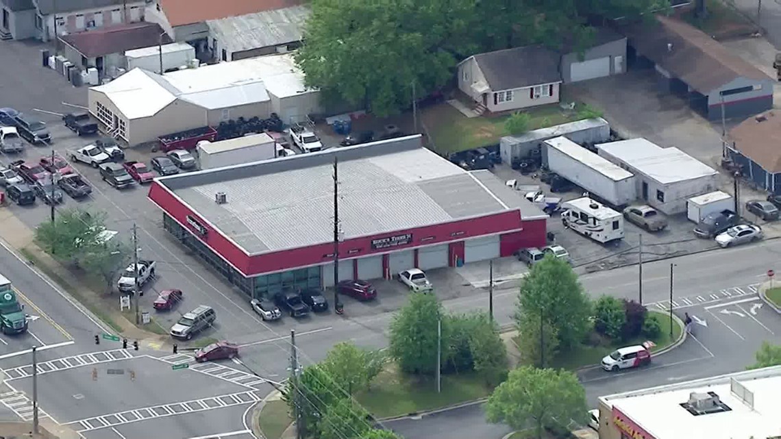 Employee killed in accident at Bucks Tires Shop in Newnan