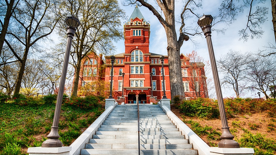 Georgia Tech Removes 103-foot White Oak Tree | 11alive.com