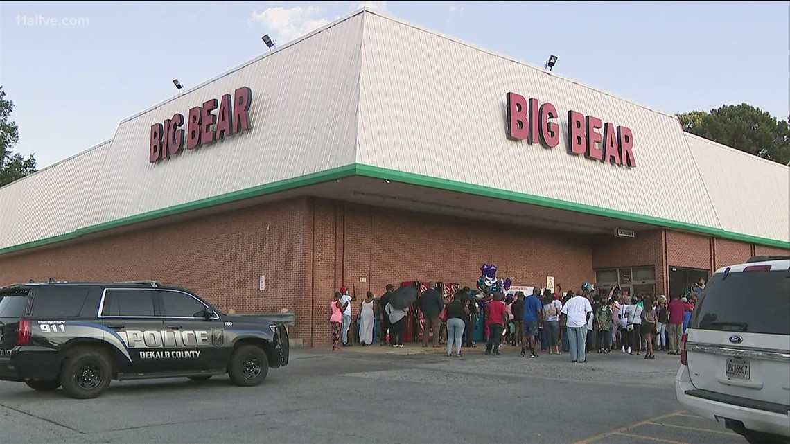 DeKalb store Big Bear hosts vigil in solidarity with Buffalo mass
