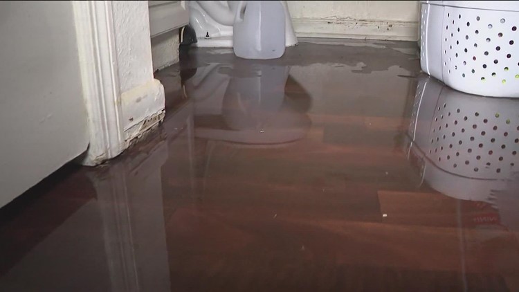 College Park tenants say they've been living 10 days with no water in flooded apartments
