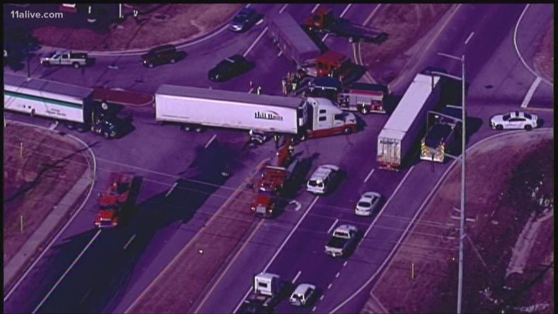 1 dead in crash involving tractor trailer in Fulton County | 11alive.com