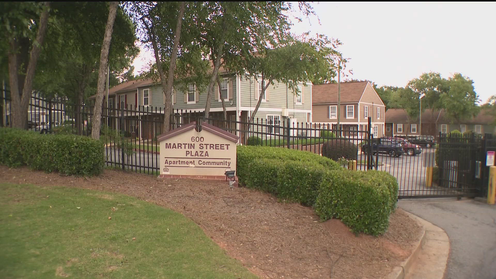 Atlanta police searching for a group of men after apartment shooting ...