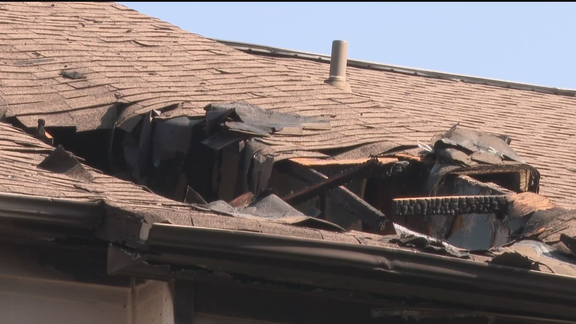 4 adults, 4 kids taken to hospital after 'heavy fire' at apartment ...