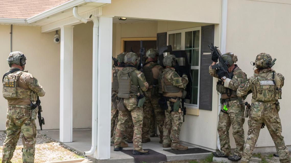ジョージア州内の施設内では、ICEが新兵を訓練しています