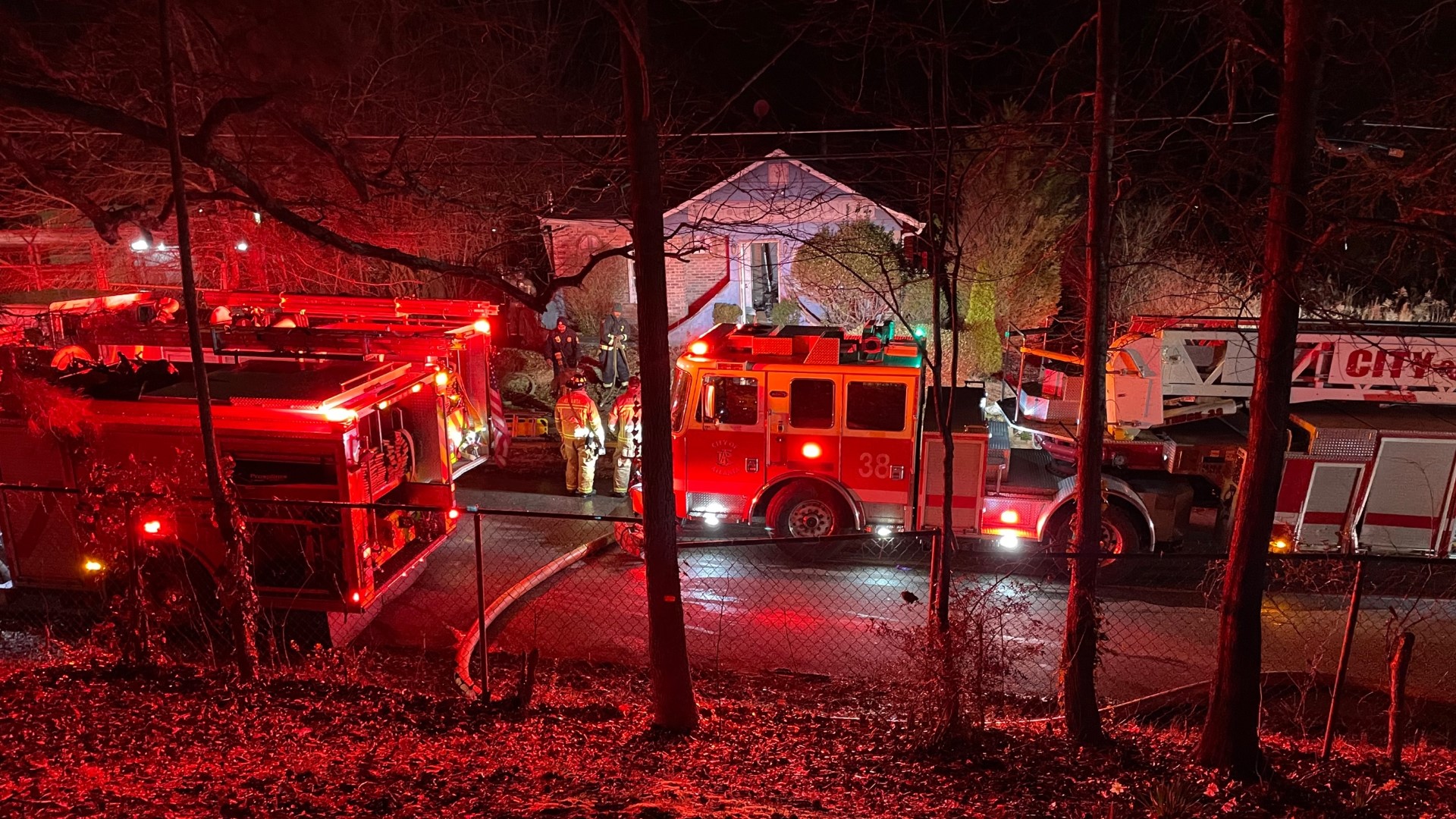 Firefighter injured Atlanta house fire on Hollywood Dr. NW