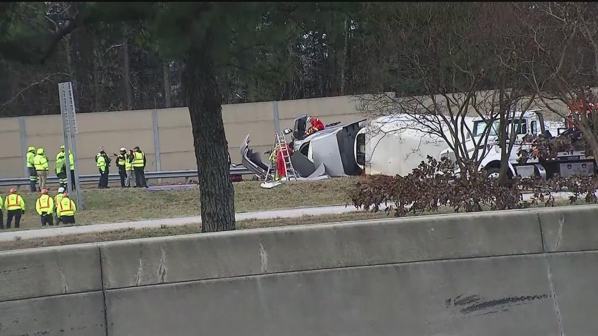 Tractor trailer driver dies in overturn crash on I-75 South exit ...