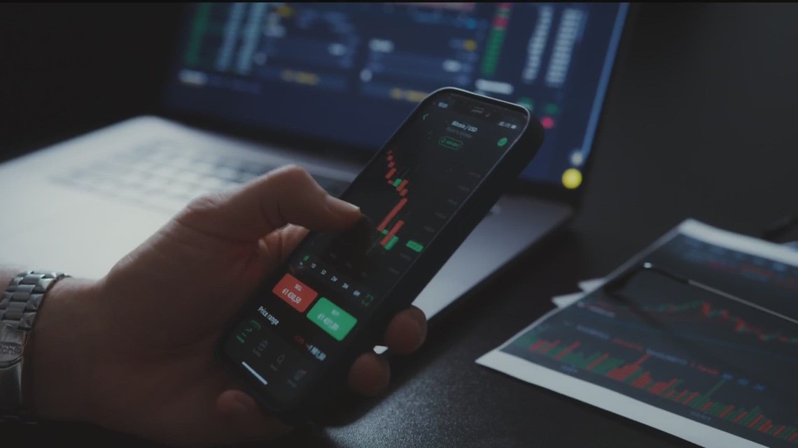 Customers of 'fintech' banking apps report missing funds, closed accounts