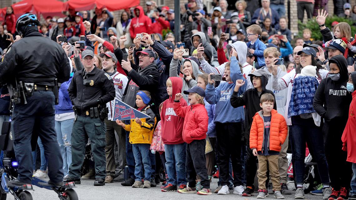 Atlanta Braves parade sees fans travel from far