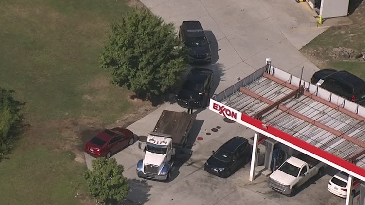 1 hurt in Union City gas station shooting, police say