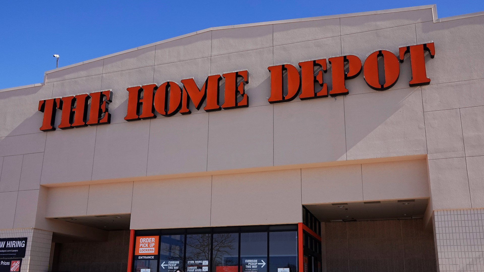 Roswell firefighters rescue Home Depot employee | 11alive.com