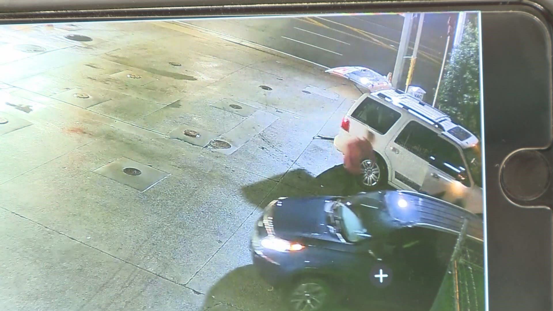 Woman dragged by car in an attempt to stop purse snatchers at gas ...