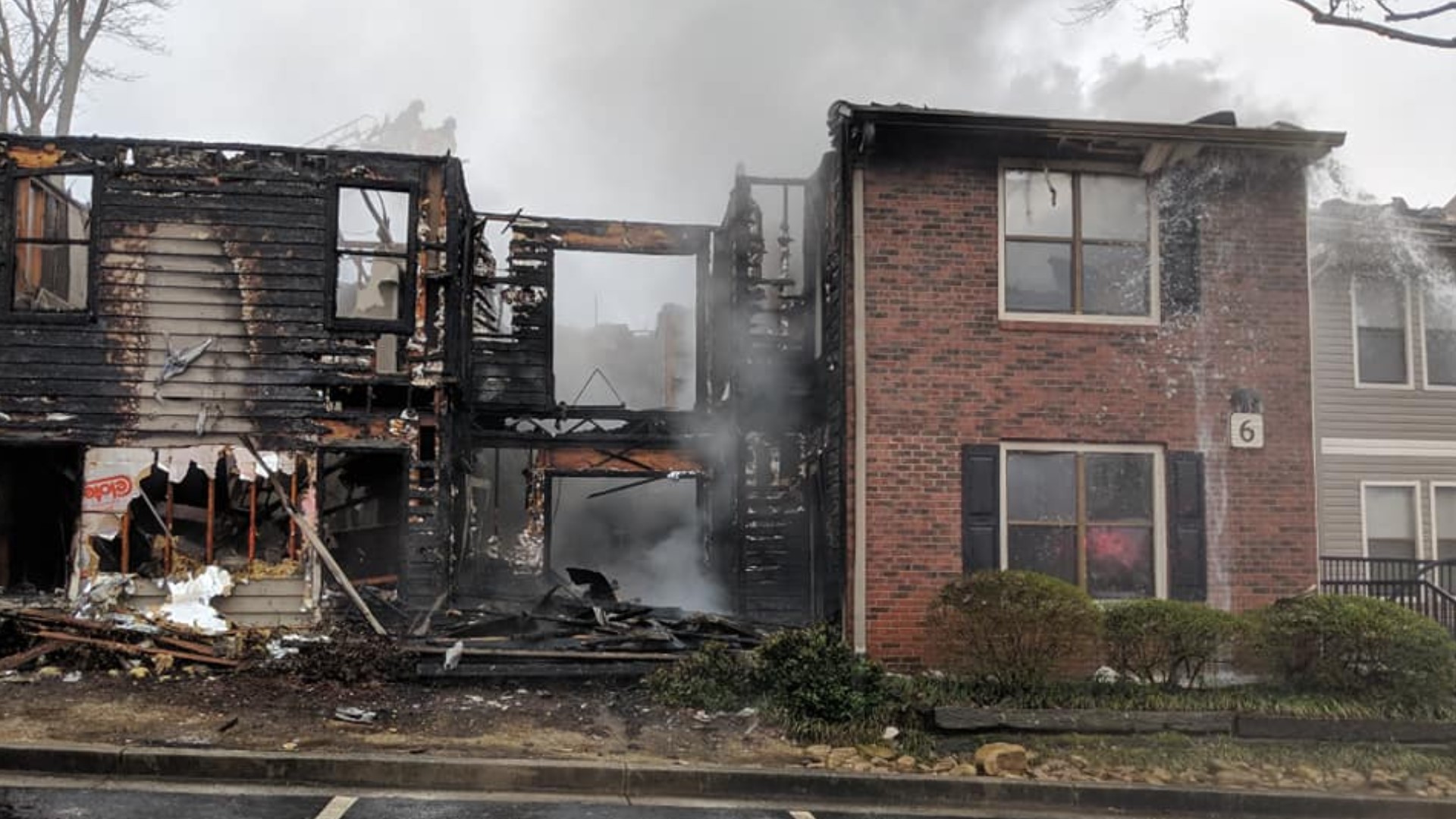 Roswell apartment fire damages 20 units