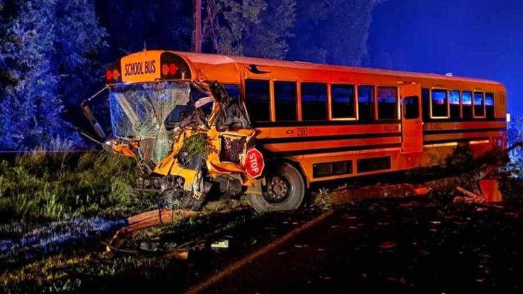 Perry High School wrestling team bus crashes | 11alive.com