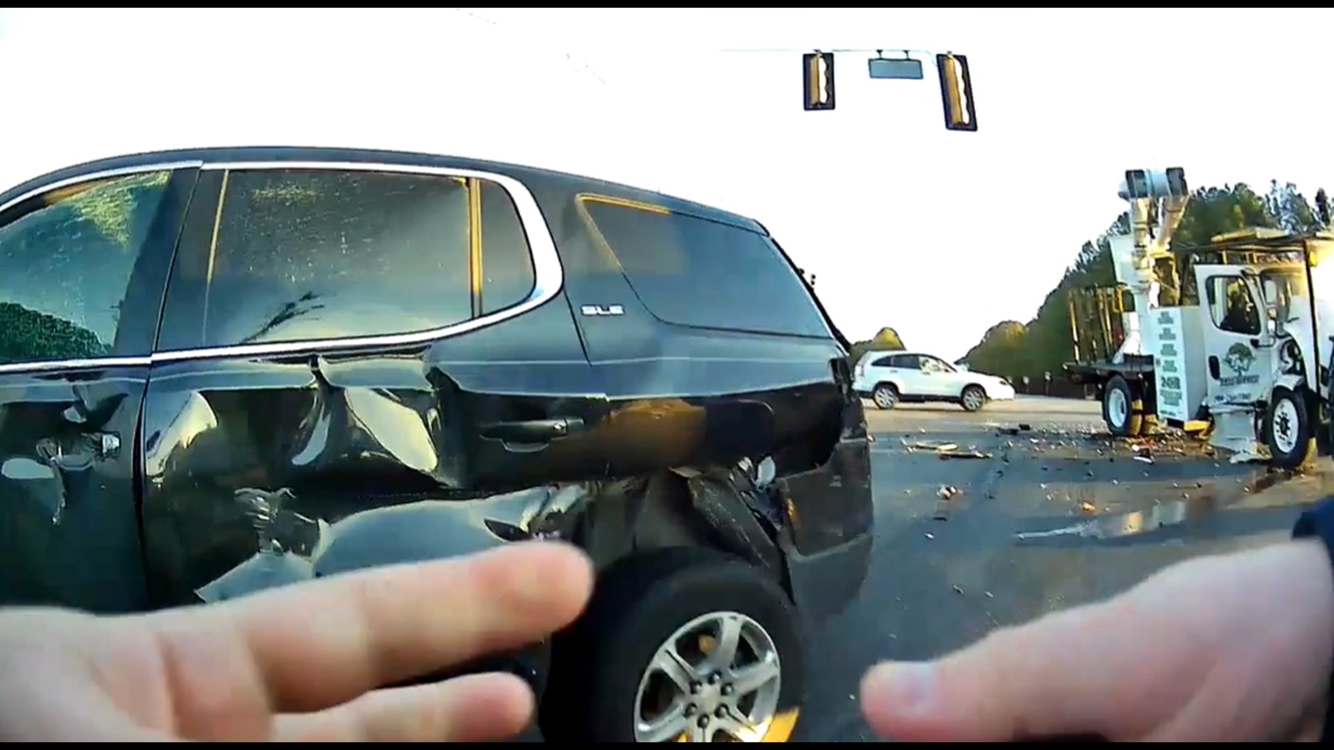 Heroic officer and bystanders save lives in fiery Rome car crash