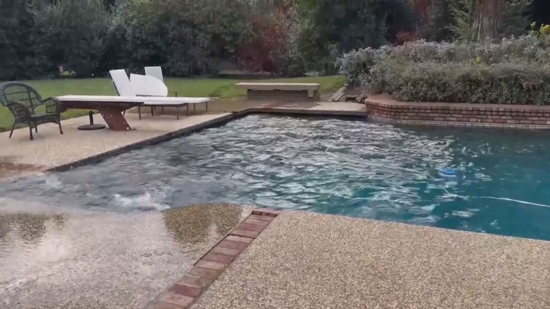 Pools can be seen flowing back and forth due to the 7.0 magnitude earthquake that hit Northern California.