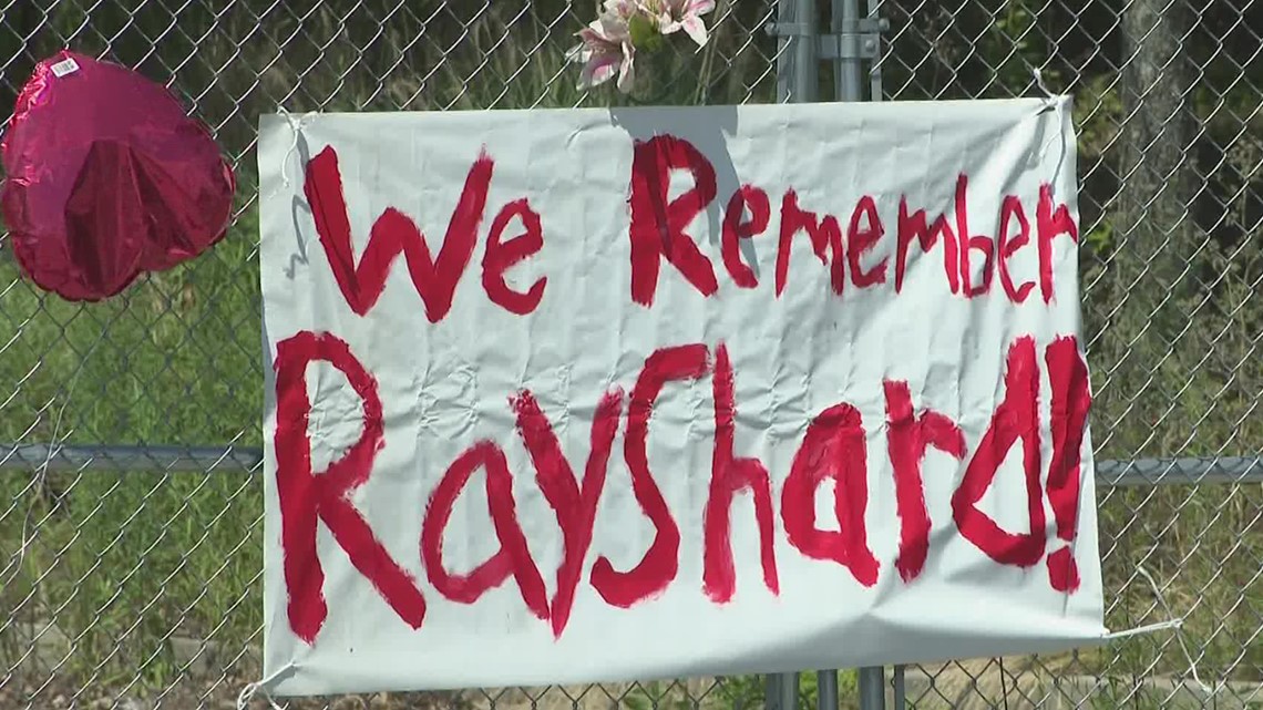 Rayshard Brooks | Attorneys speak after officers' charges dropped - Vimarsana News
