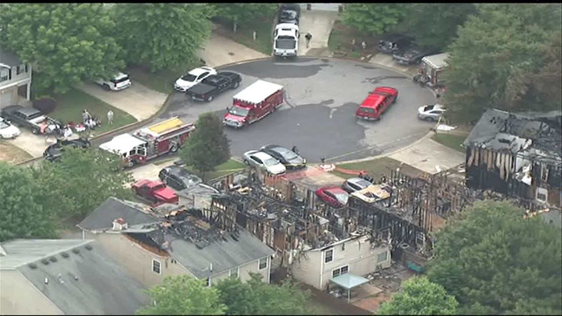 Photos Fire damages 6 homes in Holly Springs