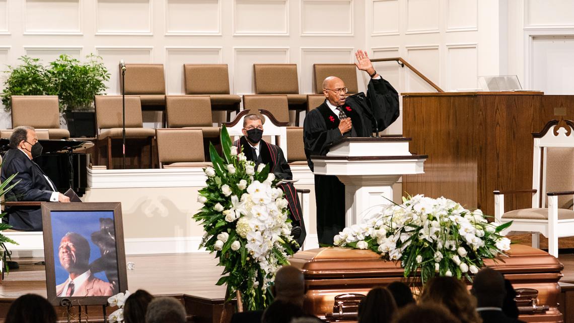 WSB-TV on X: Funeral service for baseball legend Hank Aaron has begun.  Watch special coverage live now on Channel 2:   #For44 #RIPHank #HammerinHank  / X