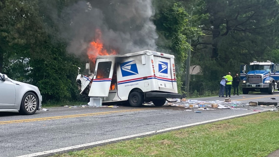 usps-employee-involved-in-fiery-riverdale-crash-video-11alive