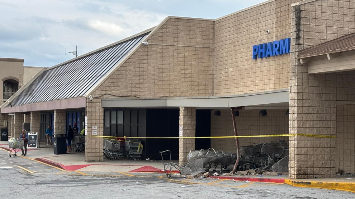 Woman killed sitting in parked car at Kroger identified as aunt of Atlanta Falcons brothers The brothers posted pictures of Perry on their Instagram stories on Wednesday evening, expressing their grief about the accident.