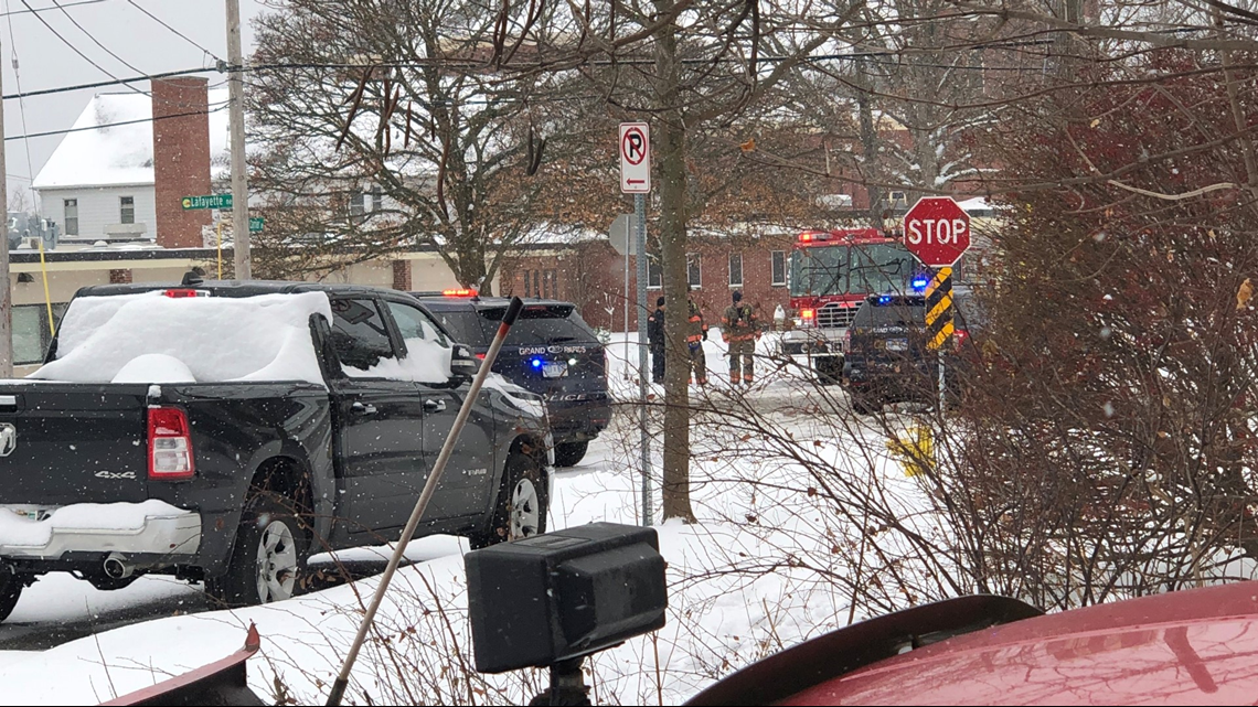 Standoff near Lafayette and Carrier in Grand Rapids ...
